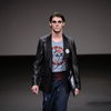RJ Mitte: "Breaking Bad" Star modelt für Vivienne Westwood