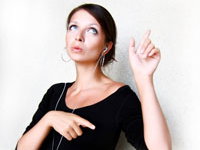 kommt-der-sound-jetzt-von-rechts-oder-oben-bild-fotolia-200x267-6333.jpg