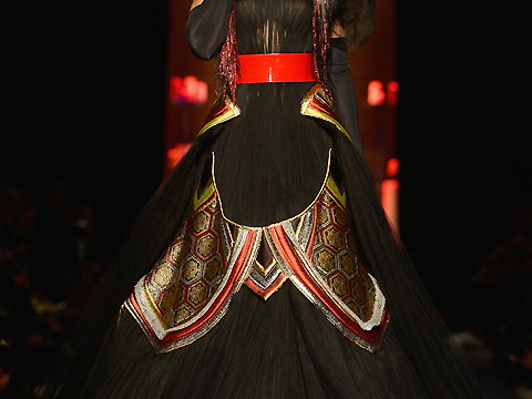 conchita-wurst-brautkleid-gaultier-1968121.jpg