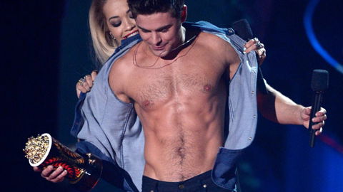 Zac Efron zeigt sein Sixpack
