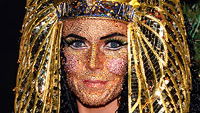 Anziehen/Ausziehen: Heidi Klum - jetzt auch mit Strass im Gesicht