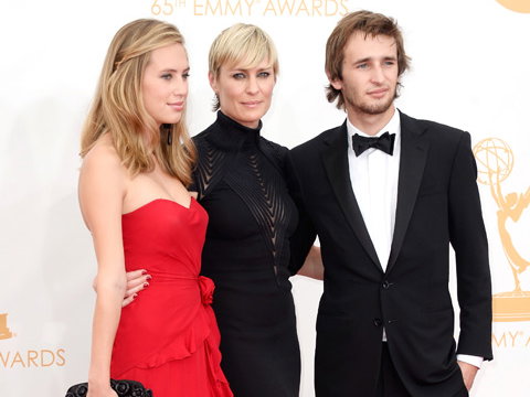 dylan-penn-mit-robion-wright-1861784.jpg