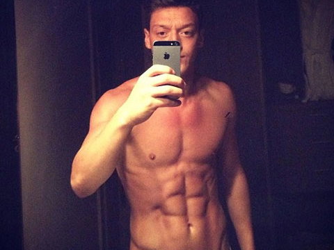 mesut-oezil-selfie-instagram-1838014.jpg