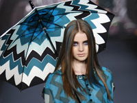 anna-sui-rechnet-mit-regen-bild-getty-images-200x300-8238.jpg