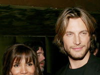 halle-berry-bringt-maedchen-zur-welt-200x300-28884.jpg