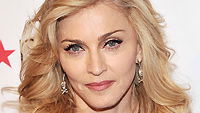 Anziehen/Ausziehen: Madonna faltenfrei