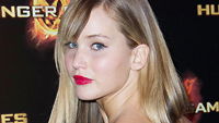 Anziehen/Ausziehen: Jennifer Lawrence bei "Hunger Games" Premieren