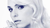 Anziehen/Ausziehen: Andrej Pejic ist Covergirl 2011