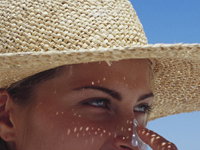 sonnencreme-frau-200x300-1583390.jpg