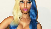 Anziehen/Ausziehen: Nicki Minaj trägt einen BH