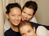 models-kuscheln-backstage-gern-bild-bst-photos-200x275-98398.jpg