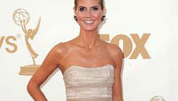 Anziehen/Ausziehen: die Kleider der Stars bei den Emmys 2011