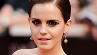 Anziehen/Ausziehen: Emma Watson und das Bronzekleid