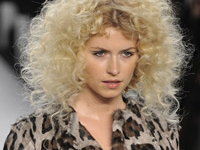 frisuren-zum-nachstylen-direkt-von-der-fashion-week-200x200-bild-1-1100551.jpg