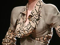 fest-eingeschnuert-bei-vivienne-westwood-bild-bst-photos-200x300-724.jpg