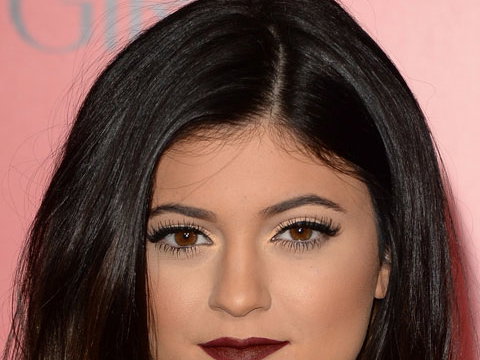 kylie-jenner-dunkle-volle-lippen-480-2050303.jpg