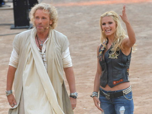 thomas-gottschalk-und-michelle-hunziker-bei-der-abschiedsshow-wetten-dass-520x390-1182450.jpg