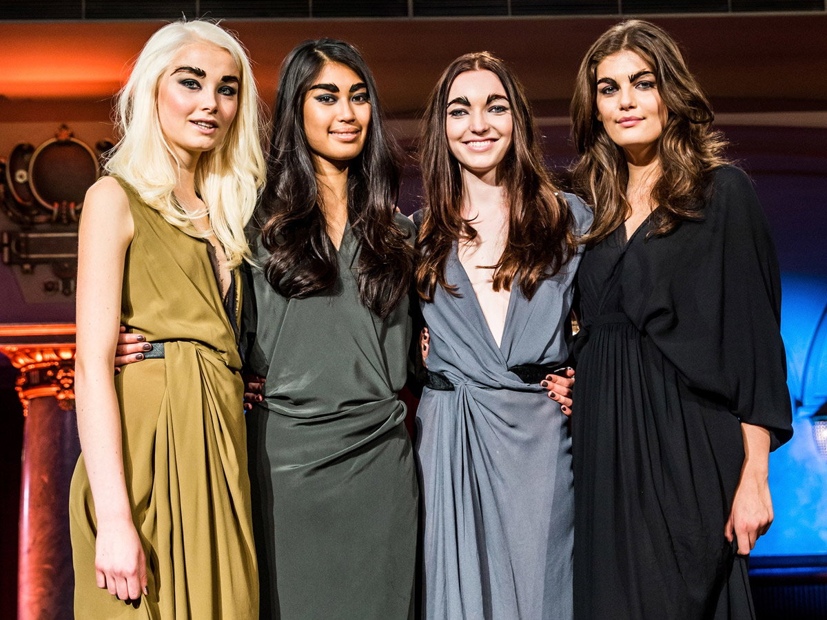 472886810