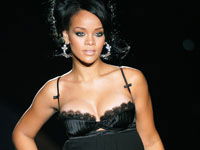 rihanna-mal-auf-einer-anderen-art-buehne-bild-getty-images-200x327-10214.jpg