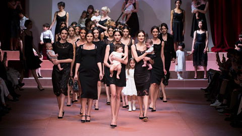 Babys auf dem Catwalk?! - Dolce & Gabbana Fall 2015