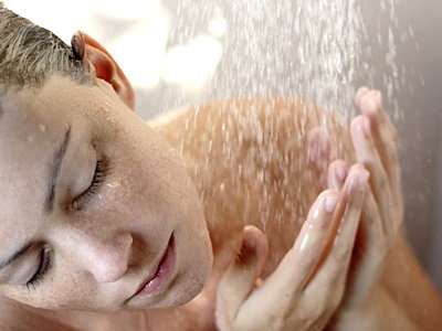 Tipps bei Hitze: lauwarm duschen