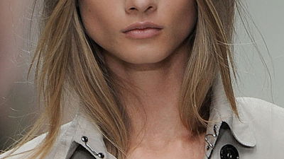 Sleek Look bei halblangem, dünnem Haar