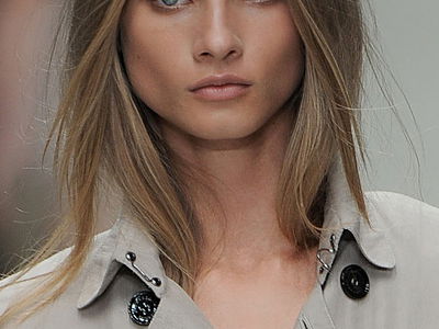 Sleek Look bei halblangem, dünnem Haar