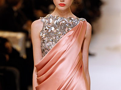 haute couture schauen 2010 die schoensten kleider von chanel armani prive dior co