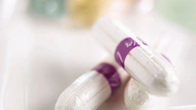 "Warte mal, ich muss noch meinen Tampon rausholen."