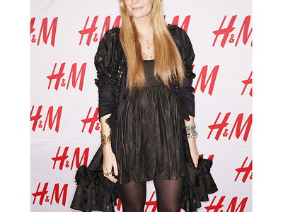 Mischa Barton im Mantelkleid