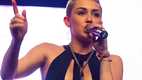 Miley Cyrus will, dass wir ihre Brüste sehen