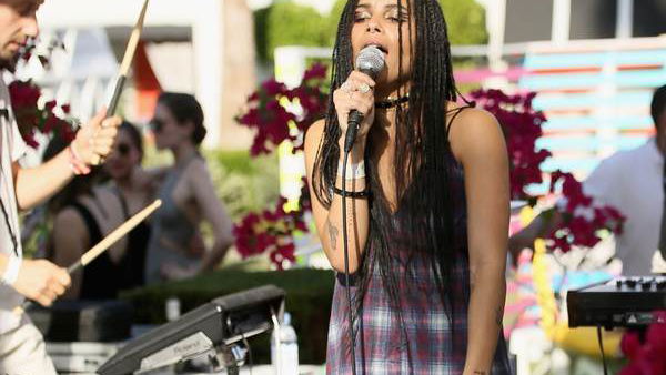 Zoë Kravitz und Ton, Steine, Scherben