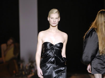 Glänzendes Bustierkleid von F. Scoliamiglio