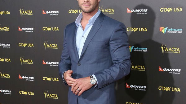 Chris Hemsworth schaut dir in die Augen, Kleines