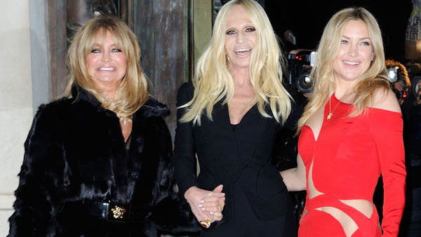 Kate Hudson, Donatella Versace, Goldie Hawn bei Atelier Versace