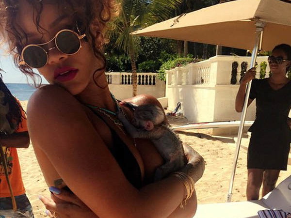 Bikini Posing mit Rihanna: Ein Tutorial