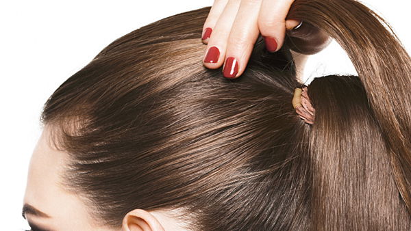 Haarstyling: Pferdeschwanz im Sleek-Look