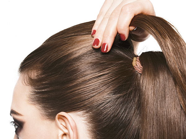 Haarstyling: Pferdeschwanz im Sleek-Look