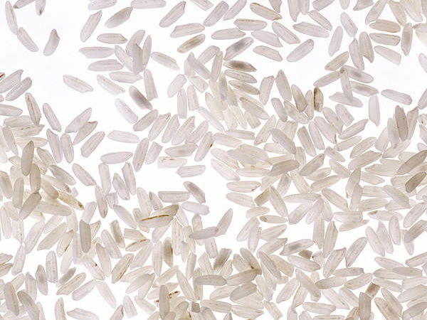 Naturreis enthält Kohlenhydrate, die lange satt machen