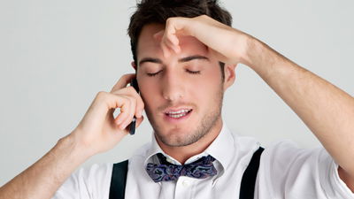 Männer verstehen: Er verstellt seine Stimme, um männlicher zu wirken