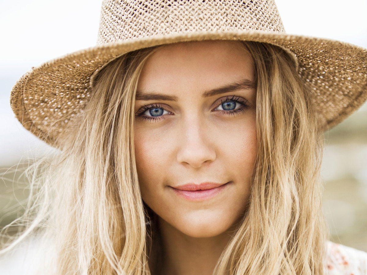 Betruegen-blonde-Frauen-mehr