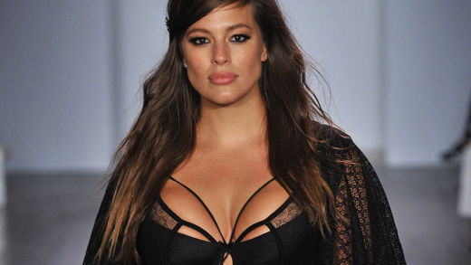 Plus-Size Model Ashley Graham zeigt ihre Dessous-Linie auf der NYFW