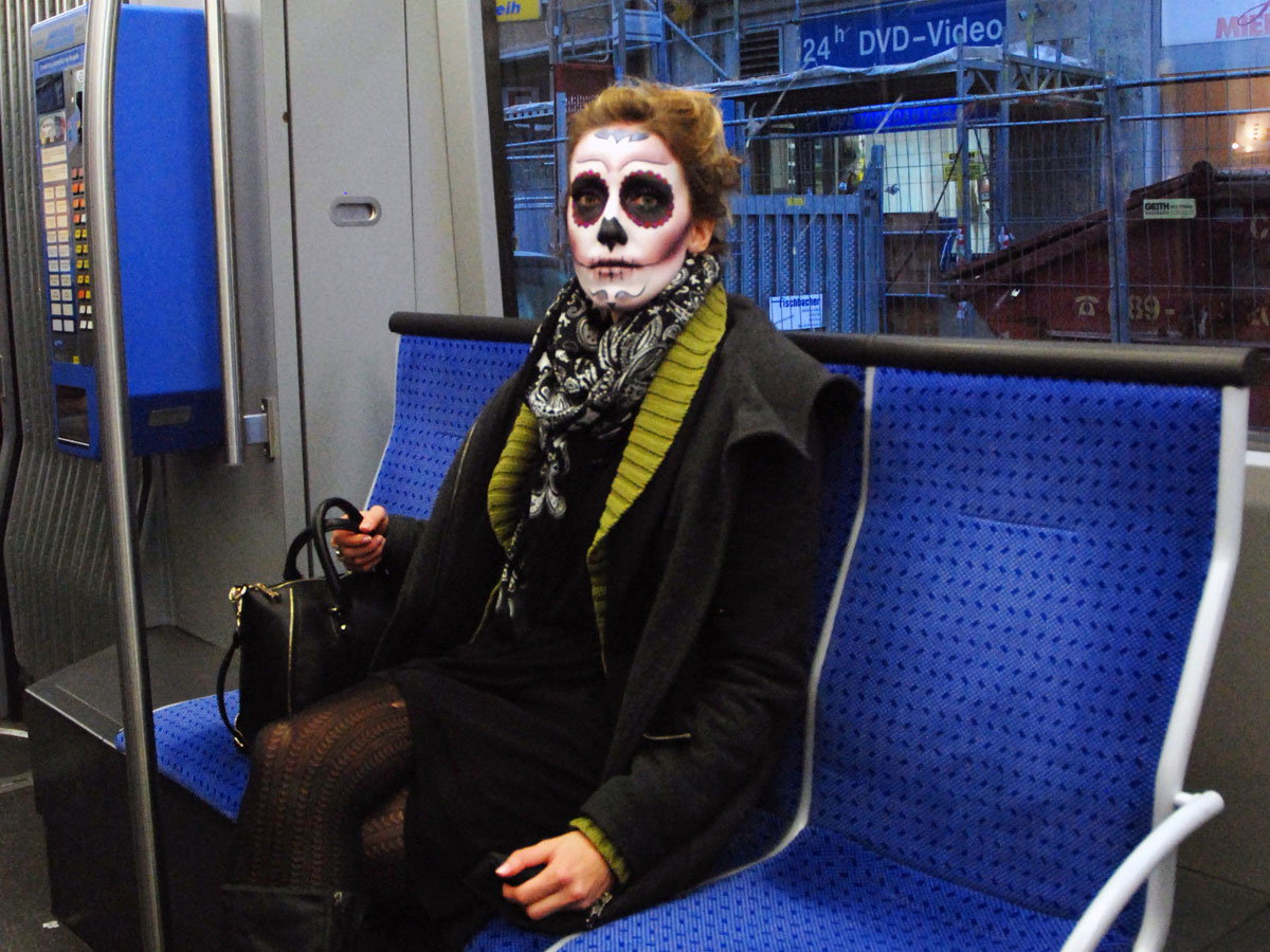 Chrissy-in-der-tram