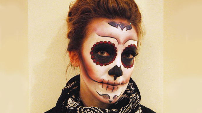 Mexikanische Totenmaske schminken: Profi Make-Up Tutorial
