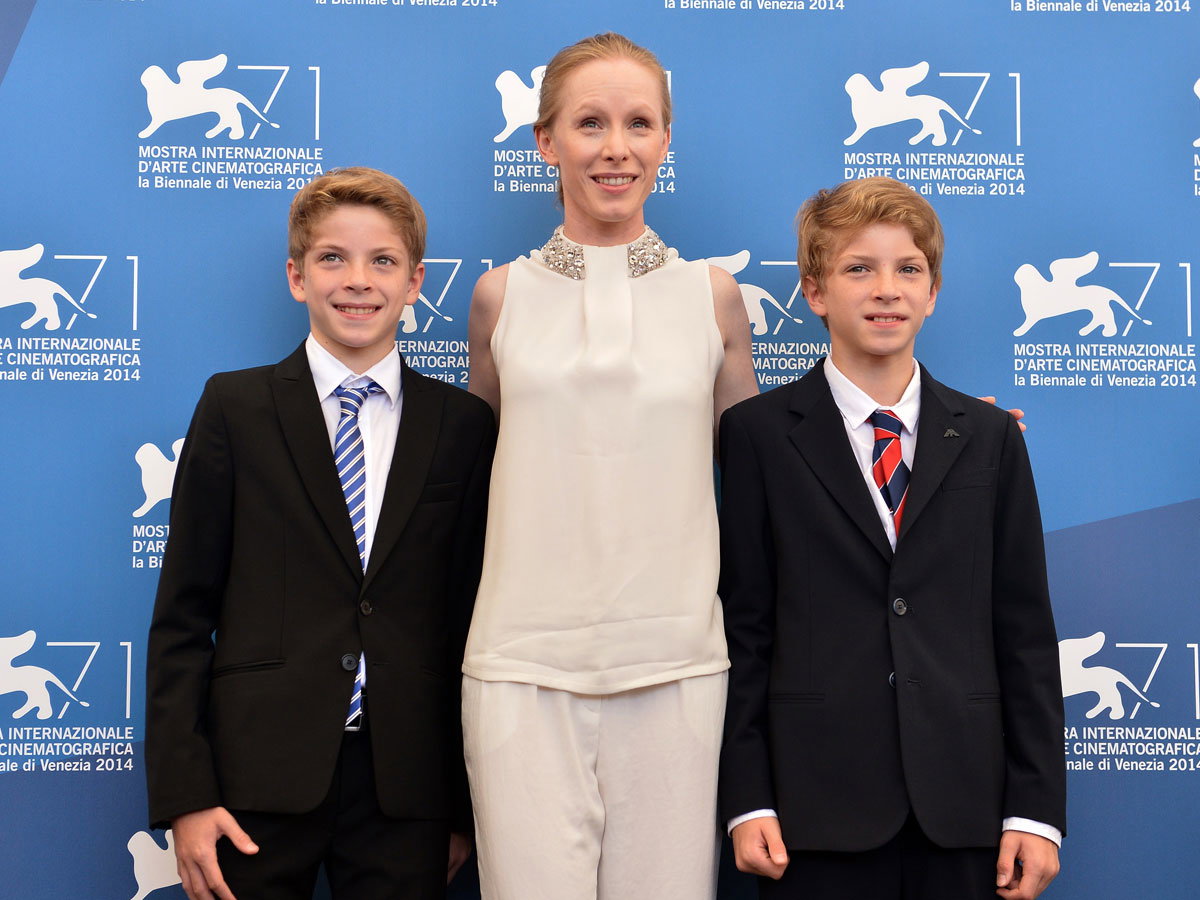 Susanne Wuest und die Schwarz Zwillinge