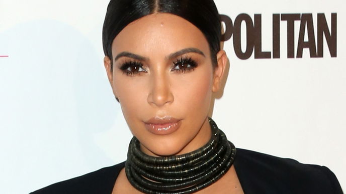 Wir haben das Model gefunden, das aussieht wie Kim Kardashian