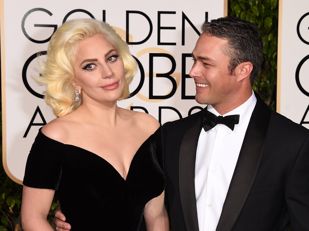 Lady-Gaga-und-Taylor-Kinney-bei-den-Golden-Globes-2016