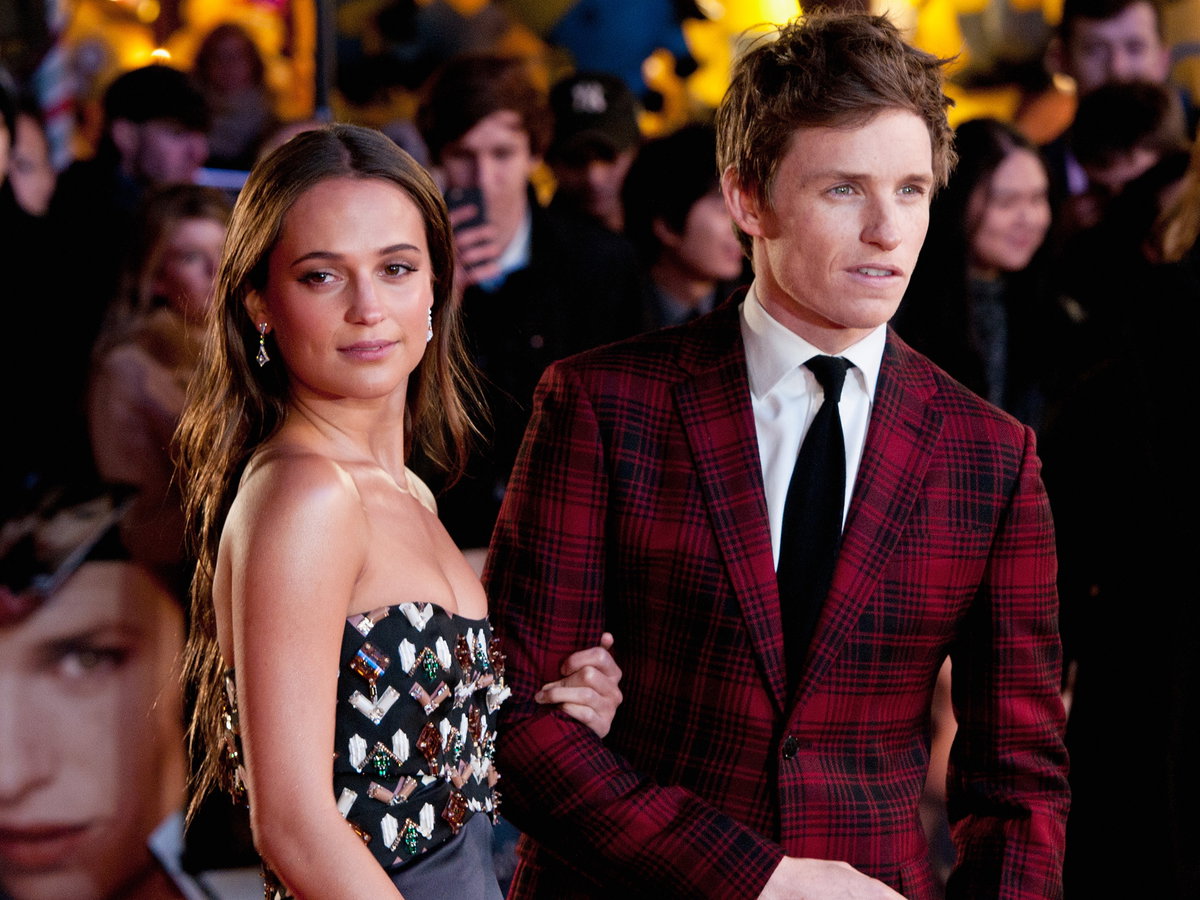 Alicia-Vikander-und-Eddie-Redmayne-Oscar-2016-2000x1500