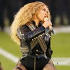 Beyoncé stürzt fast beim Super Bowl