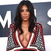 Kim Kardashian verrät ihren Red Carpet-Dekollete-Trick